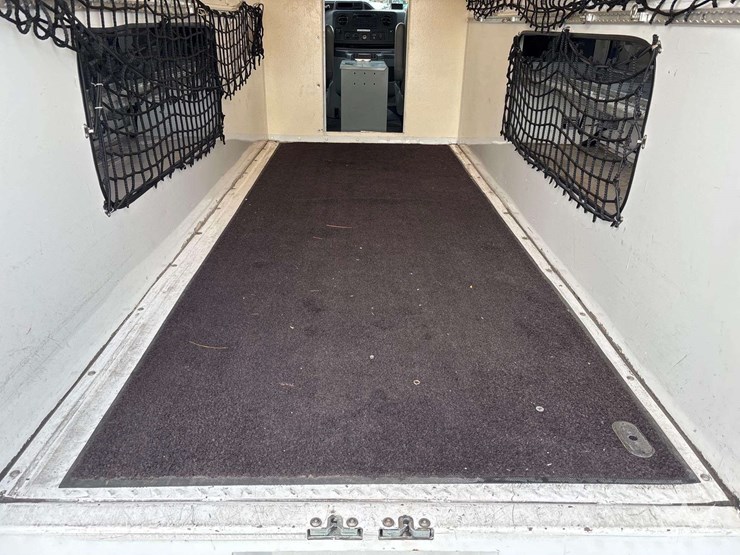 2012-ford-e-350-enclosed-service-van-image-15