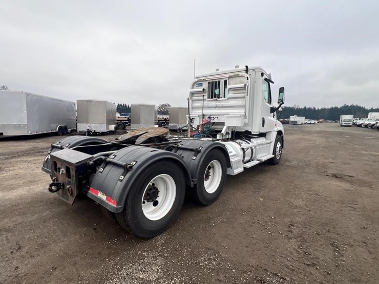 freightliner-cascadia-125-image-5