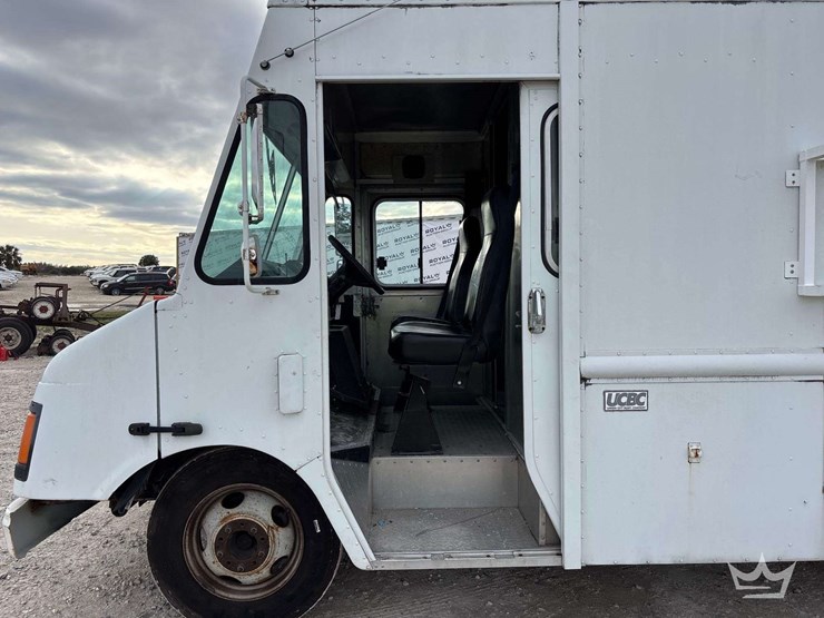 2001-workhorse-custom-chassis-p42-delivery-truck-image-20