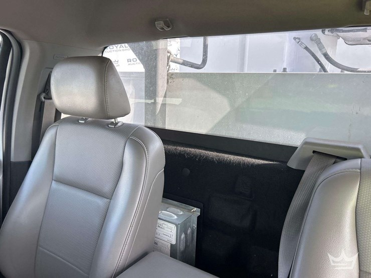 2018-ford-f-550-4x4-altec-at37g-forestry-chipper-bucket-truck-image-19