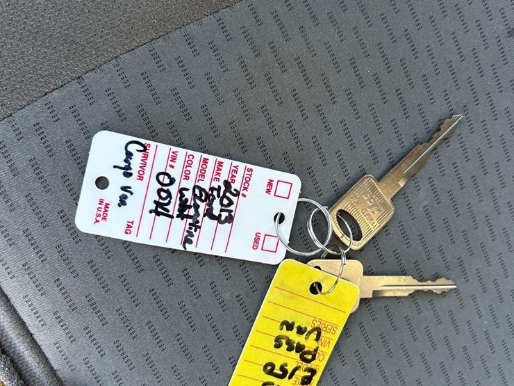 2013-ford-e-150-passenger-van-image-25