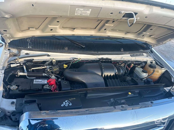 2013-ford-e-150-passenger-van-image-10