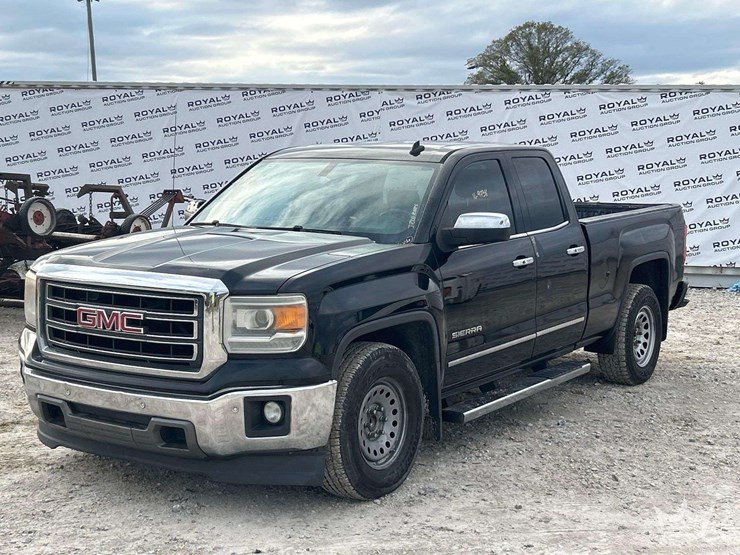 2014-gmc-sierra-slt-crew-cab-pickup-truck-image-1