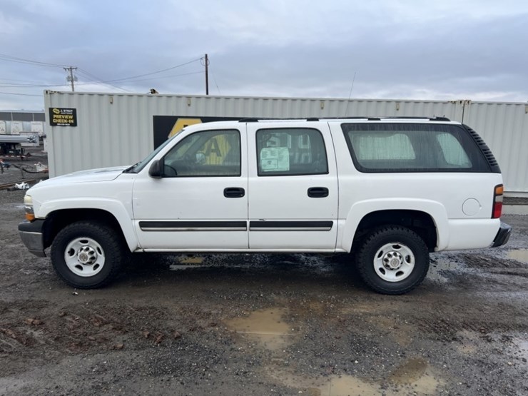 2005-chevrolet-suburban-image-7