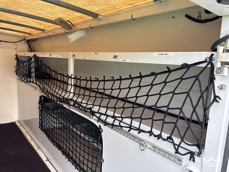 2012-ford-e-350-enclosed-service-van-image-17