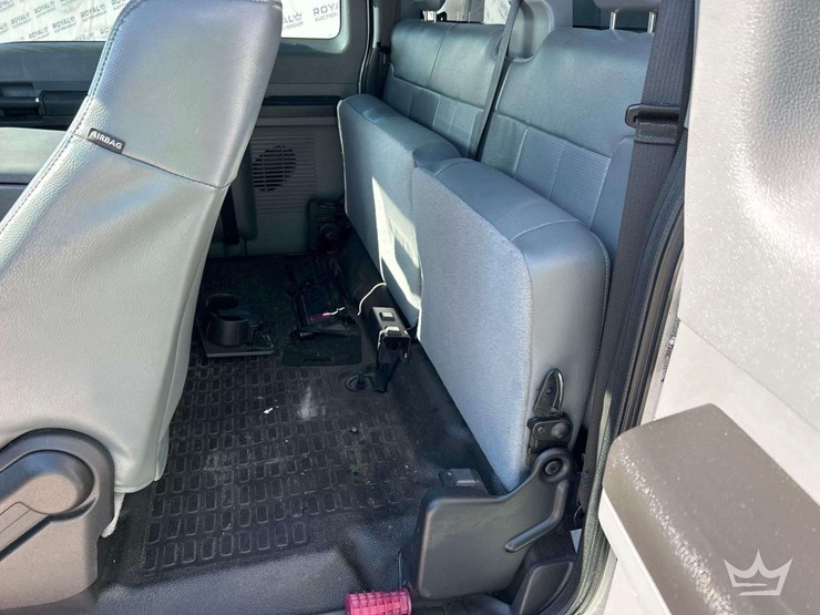 2014-ford-f-250-ext.-cab-service-truck-image-21