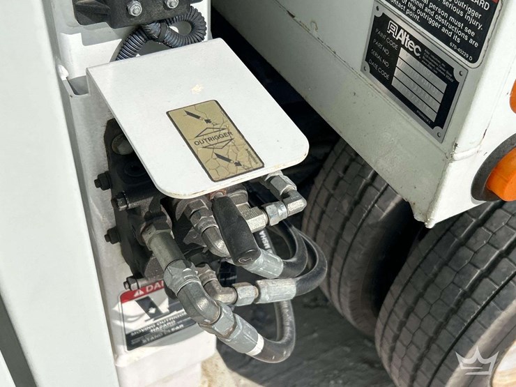 2018-ford-f-550-4x4-altec-at37g-forestry-chipper-bucket-truck-image-22