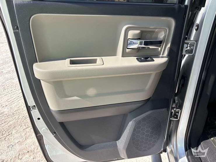 2010-dodge-ram-4x4-crew-cab-pickup-truck-image-22