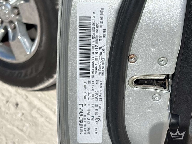 2015-ram-1500-crew-cab-pickup-truck-image-5