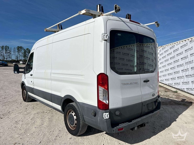 2017-ford-transit-250-cargo-van-image-4