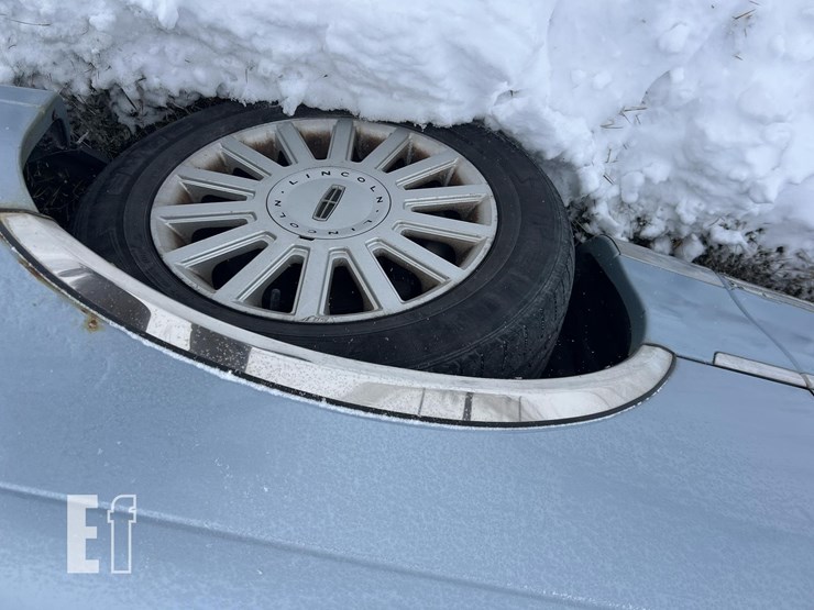 2005-lincoln-towncar-image-19