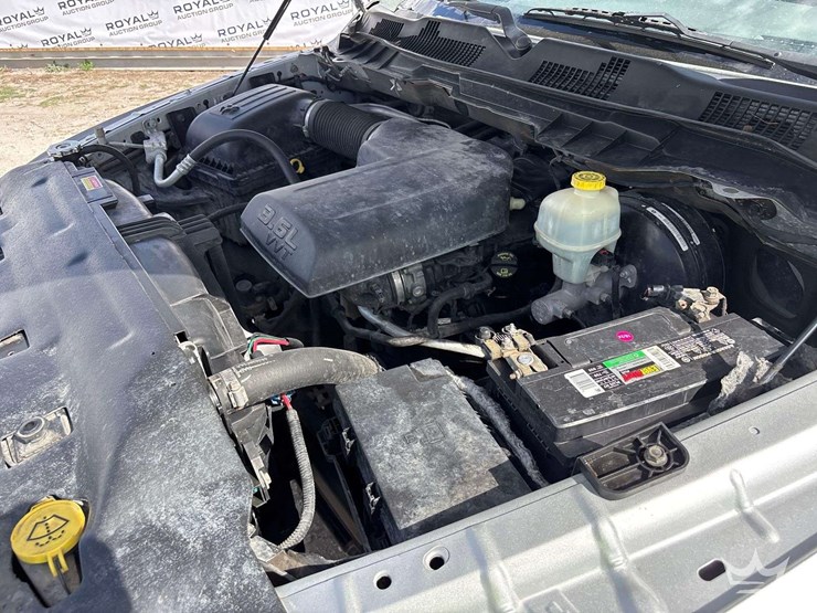 2015-ram-1500-crew-cab-pickup-truck-image-8