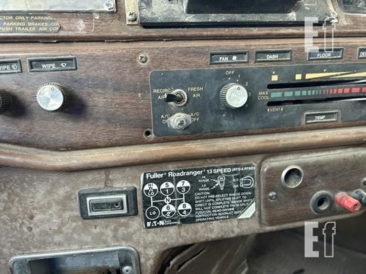 1985-freightliner-fld120-image-50