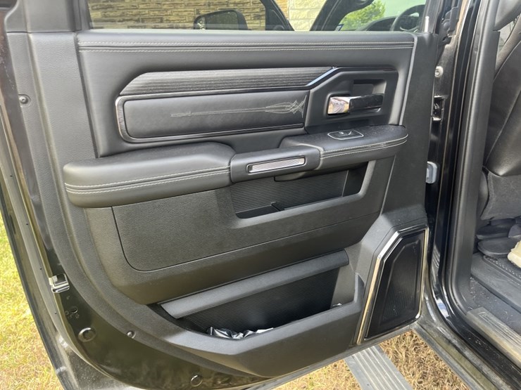 2022-dodge-3500-image-22