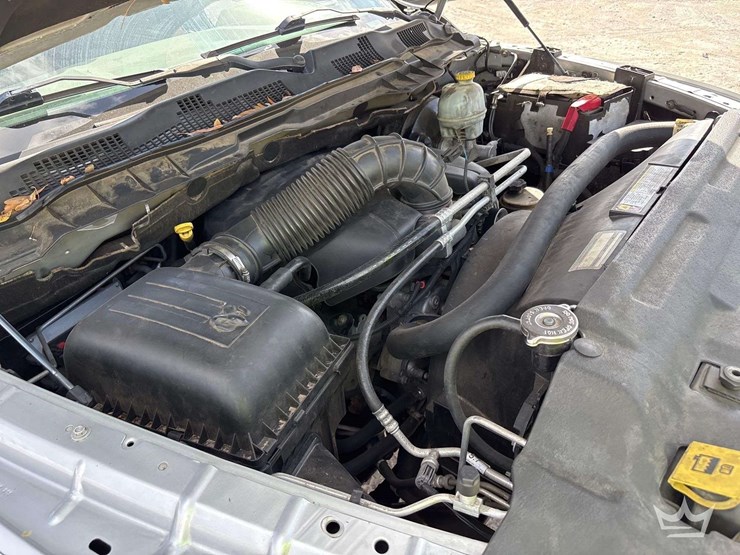 2010-dodge-ram-4x4-crew-cab-pickup-truck-image-9