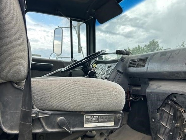 1997-ford-lt8000-image-28