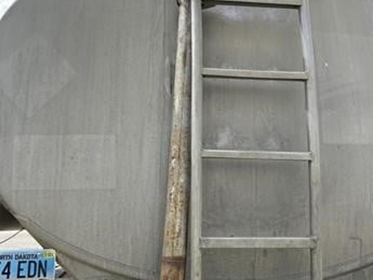 1985-freightliner-fld120-image-35