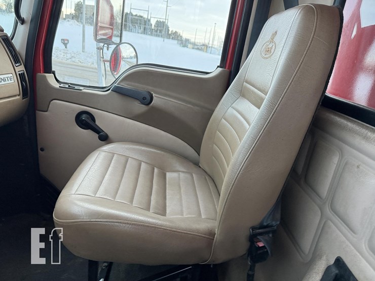 2004-mack-granite-cv713-image-38