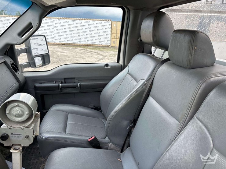 2016-ford-f-550-altec-at233p-35ft-bucket-truck-image-48