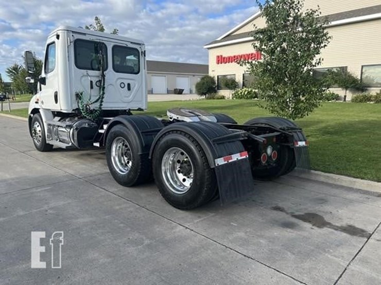 2020-freightliner-cascadia-113-image-8