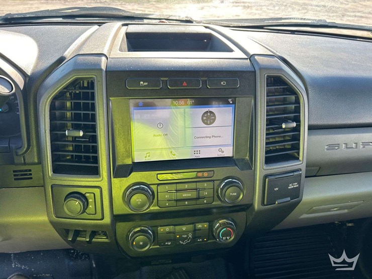 2019-ford-f-350-4x4-crew-cab-pickup-truck-image-13