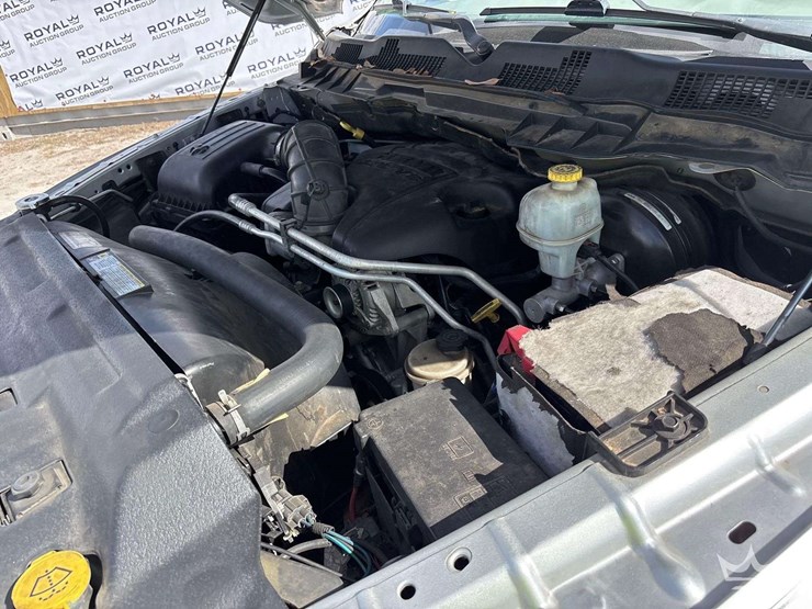 2010-dodge-ram-4x4-crew-cab-pickup-truck-image-8