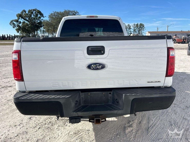 2015-ford-f-250-crew-cab-pickup-truck-image-26