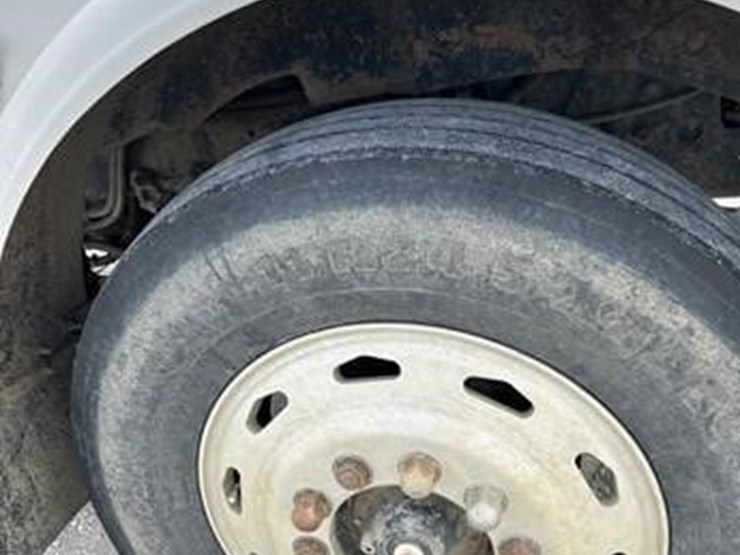 1985-freightliner-fld120-image-33