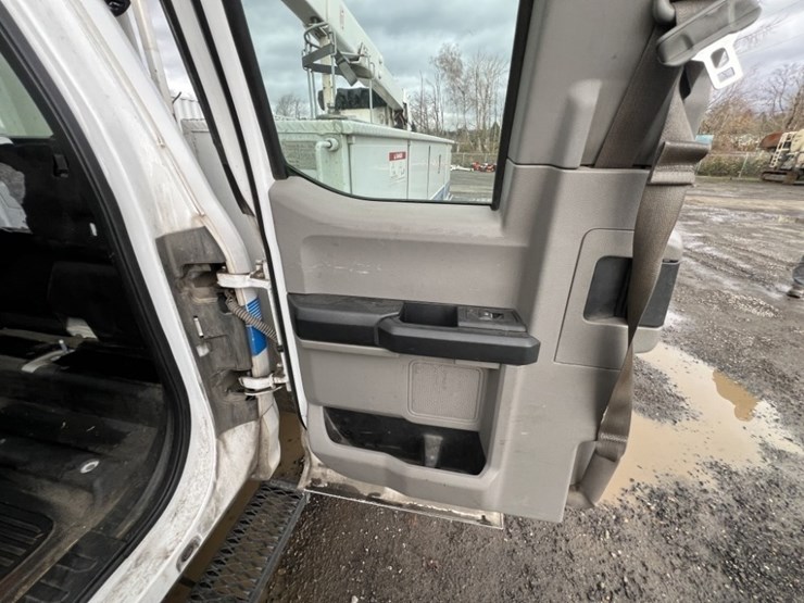 2017-ford-f550-image-27