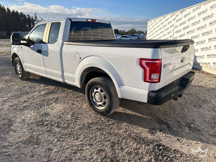 2016-ford-f-150-ext.-cab-pickup-truck-image-4