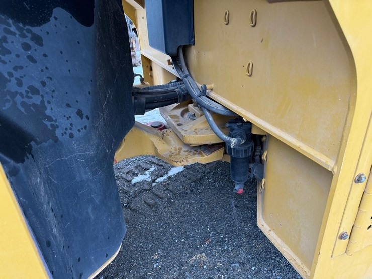 caterpillar-cb66b-image-11