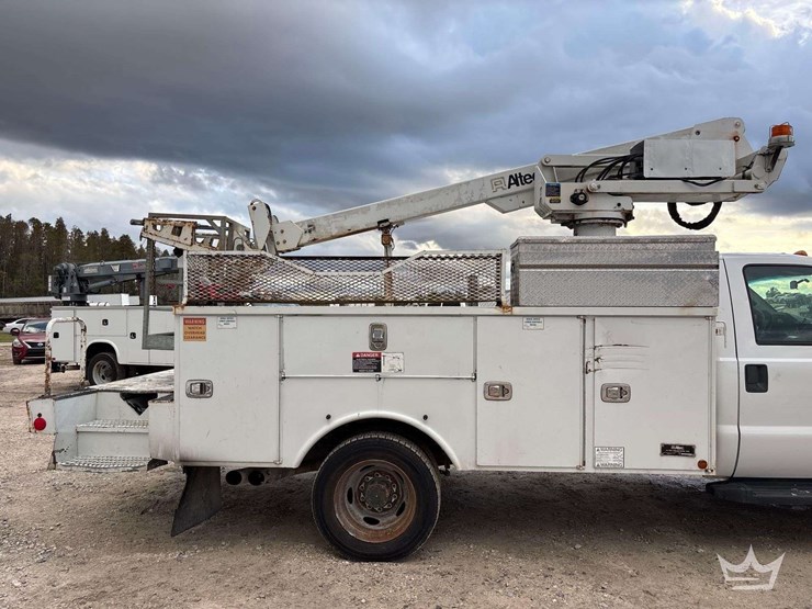 2016-ford-f-550-altec-at233p-35ft-bucket-truck-image-27