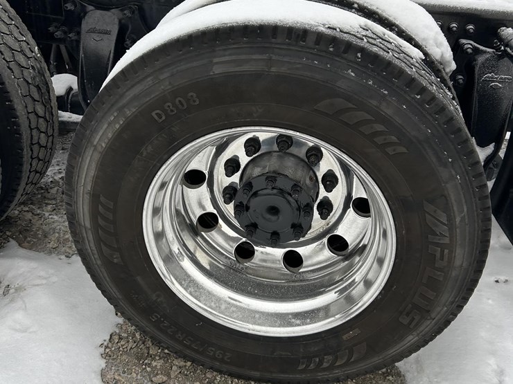 2019-freightliner-cascadia-126-image-25