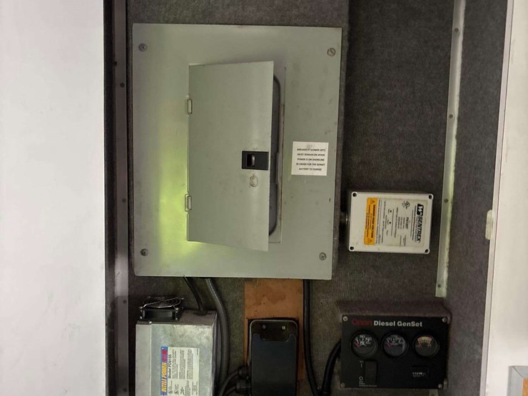 2001-workhorse-custom-chassis-p42-delivery-truck-image-36