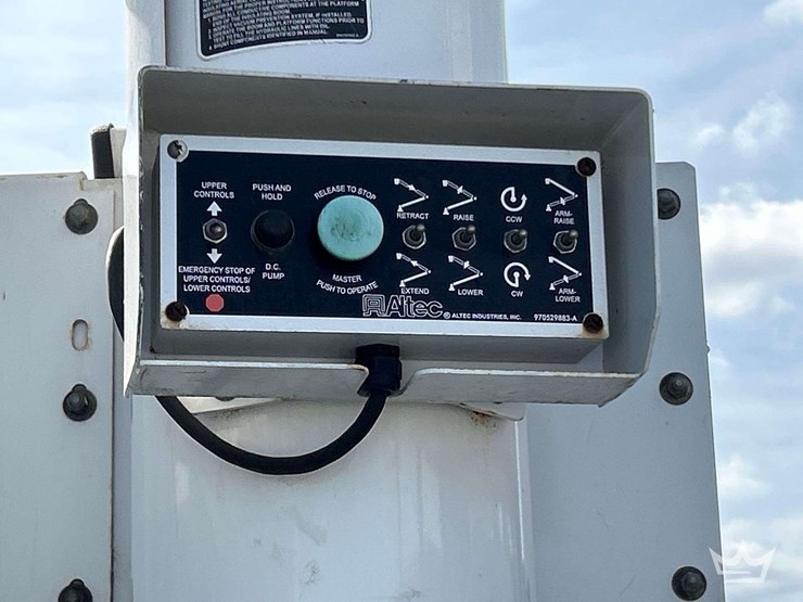 2018-ford-f-550-4x4-altec-at37g-forestry-chipper-bucket-truck-image-26