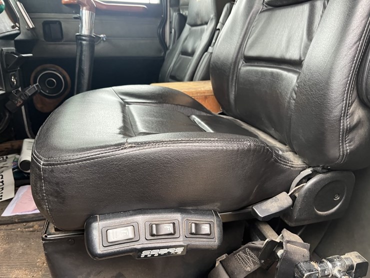 1988-peterbilt-379-image-11