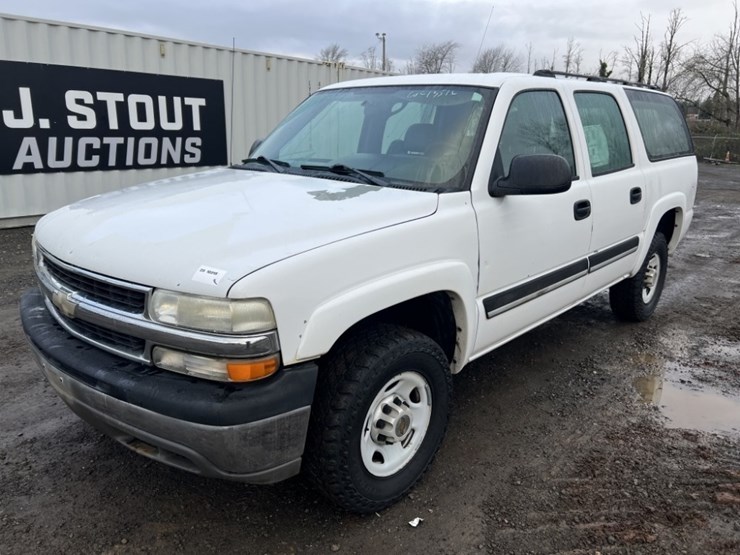 2005-chevrolet-suburban-image-1