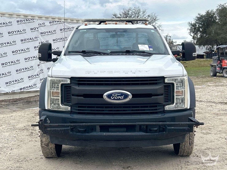 2017-ford-f-550-service-truck-image-33