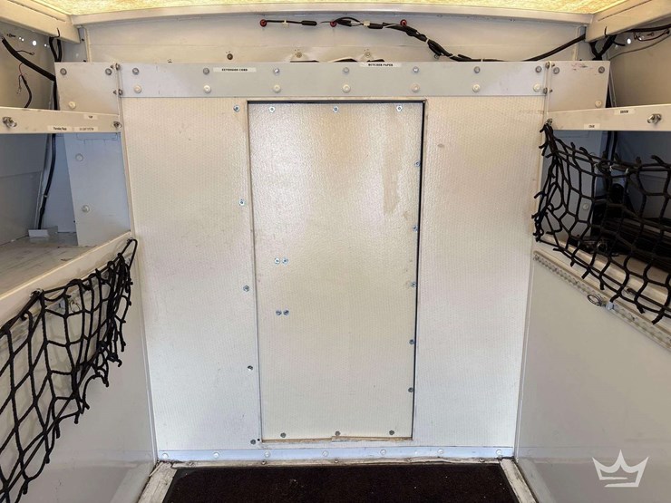 2012-ford-e-350-enclosed-service-van-image-21