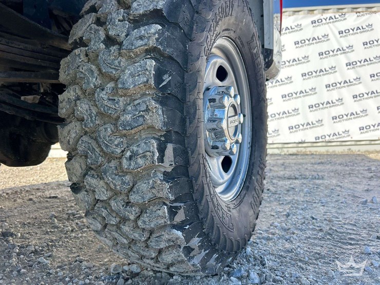 2019-ford-f-350-4x4-crew-cab-pickup-truck-image-20