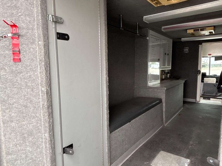 2001-workhorse-custom-chassis-p42-delivery-truck-image-30