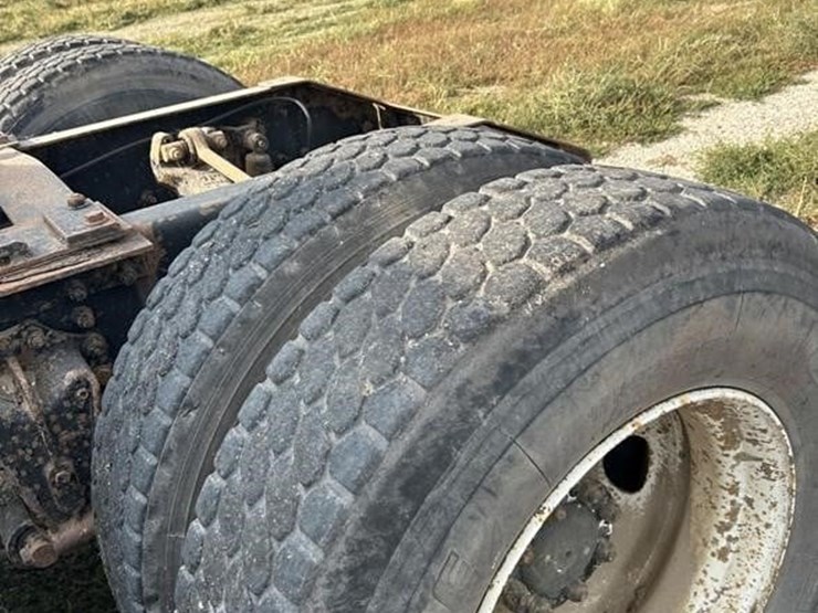 1994-white/gmc-wg64t-image-34