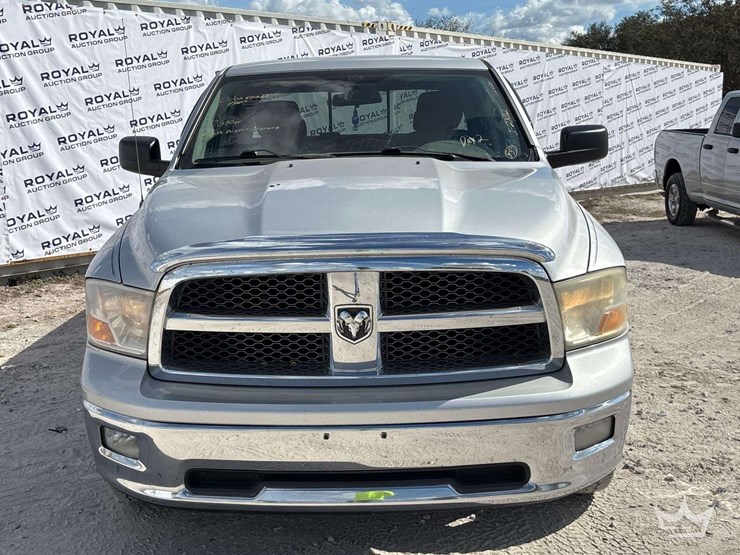 2010-dodge-ram-4x4-crew-cab-pickup-truck-image-25