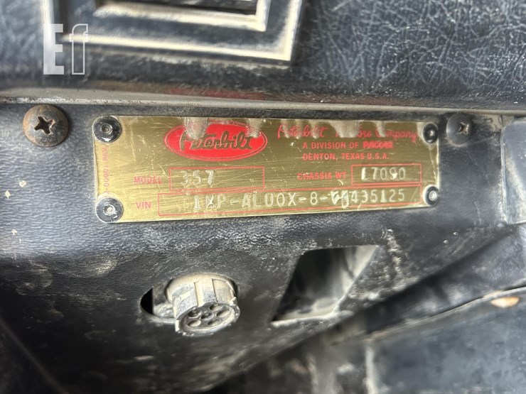 1997-peterbilt-357-image-26