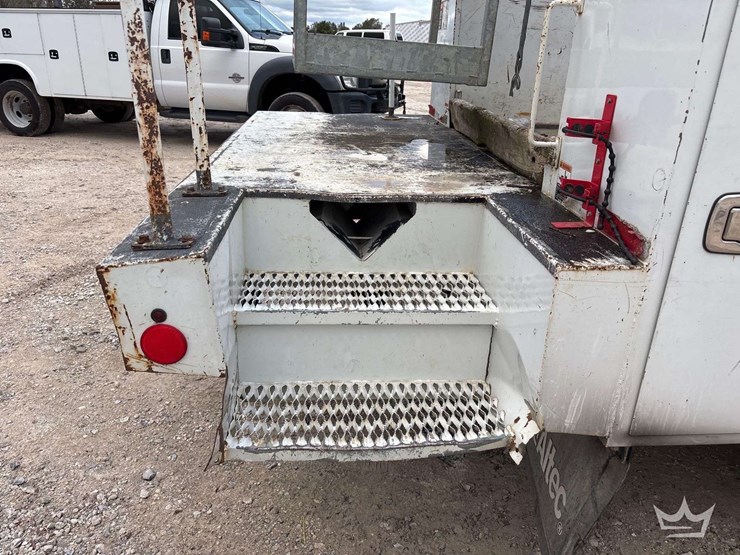 2016-ford-f-550-altec-at233p-35ft-bucket-truck-image-32