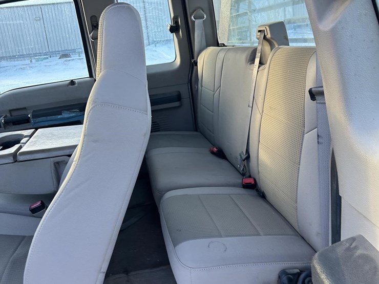 ford-f350-xlt-image-17