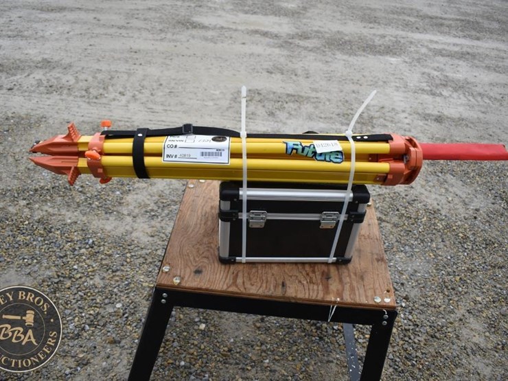 future-laser-with-tripod-and-carrying-case-image-1