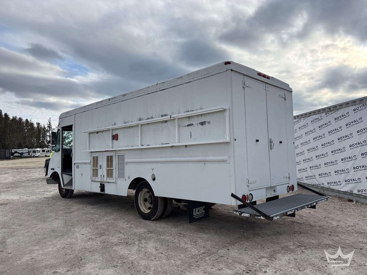 2001-workhorse-custom-chassis-p42-delivery-truck-image-4