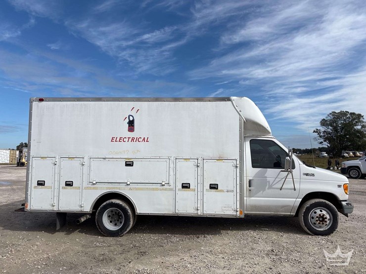 2002-ford-e-450-enclosed-service-van-image-26