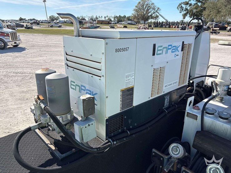 2010-ford-f-550-4x4-venturo-ht40kx-3-ton-crane-mechanics-truck-image-18